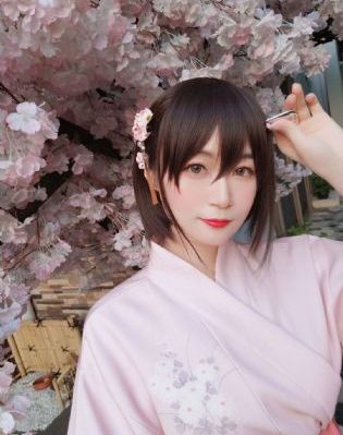 男子被扇耳光后连续打女子头